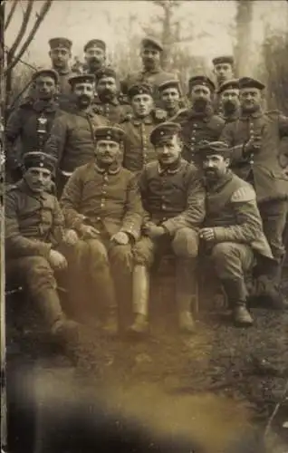 Foto Ak Deutsche Soldaten in Uniformen, Gruppenaufnahme, I WK