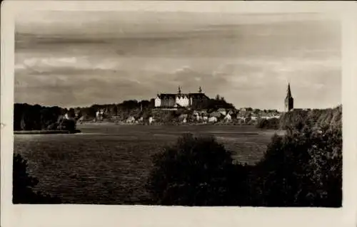 Ak Plön am See Schleswig Holstein, Blick über den See zur Stadt, Schloss, Kirche