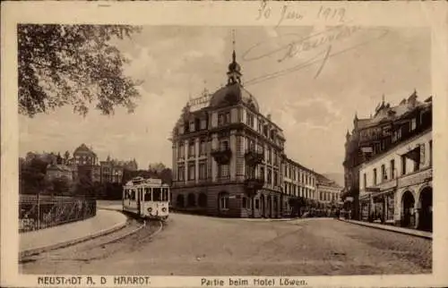 Ak Neustadt an der Haardt Neustadt an der Weinstraße, Partie beim Hotel Löwen, Straßenbahn 3