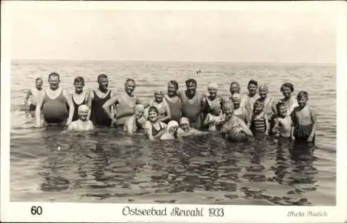 Ak Rewal Rewahl Pommern, Menschen im Wasser, Jahr 1933