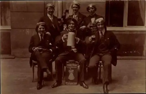 Studentika Foto Ak Studentinnen, Gruppenbild, Bierkrug