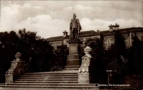 Ak Dessau in Sachsen Anhalt, Kaiserdenkmal