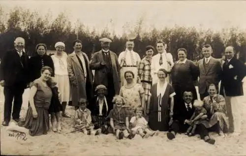 Foto Ak Gruppenaufnahme am Strand