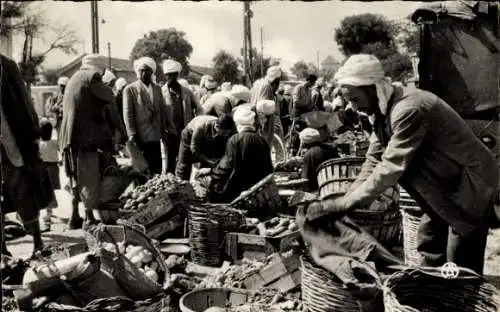 Ak Telergma Algerien, Sonntagsmarkt, Händler