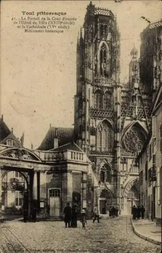 Ak Toul Meurthe et Moselle, Le Portail de la Cour d'entree de l'Hotel de Ville, Kathedrale
