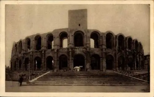 Ak Arles Bouches du Rhône, Les Arenes, Le Grand Escalier