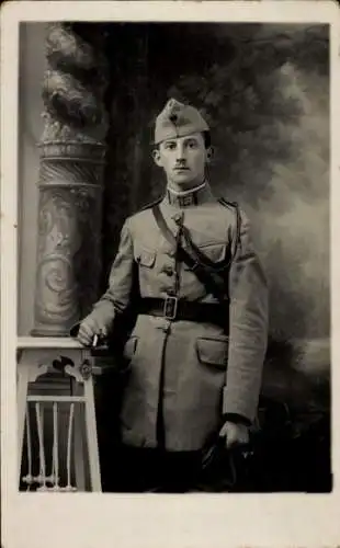 Foto Ak Französischer Soldat mit Zigarette, Regiment 37, Portrait