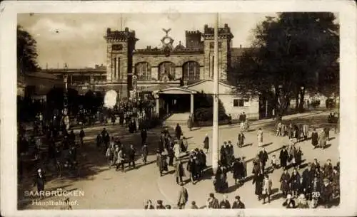 Ak Saarbrücken im Saarland, Ansicht vom Hauptbahnhof, Straßenseite