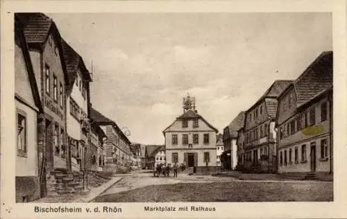 Ak Bischofsheim an der Rhön, Marktplatz mit Rathaus