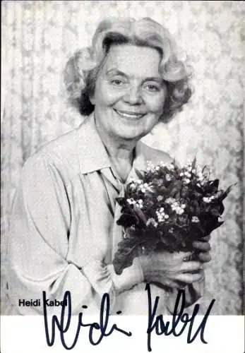 Ak Schauspielerin Heidi Kabel, Portrait mit Blumenstrauß, Autogramm