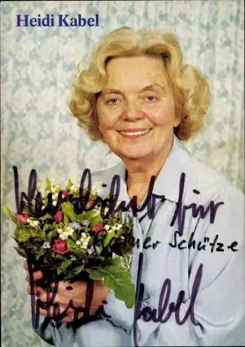 Ak Schauspielerin Heidi Kabel, Portrait, Autogramm, Blumenstrauß