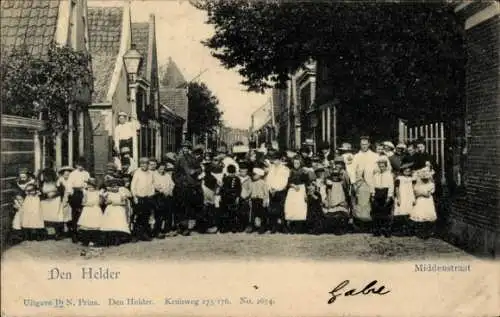 Ak Den Helder Nordholland Niederlande, Middenstraat, Anwohner