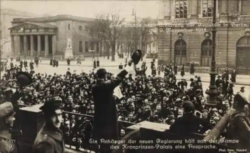Ak Berlin Mitte, Erklärung der Republik 1918, Redner vor dem Kronprinzen-Palais