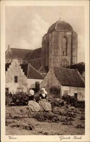 Ak Veere Zeeland Niederlande, Groote Kerk, Kinder in Tracht