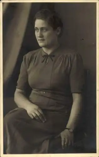 Foto Ak Portrait einer Frau, 1942