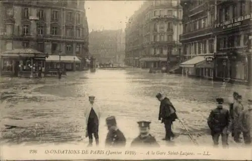 Ak Paris VIII, Gare Saint Lazare, Überschwemmung Januar 1910
