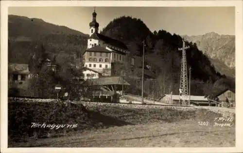 Ak Tschagguns in Vorarlberg, Kirche, überdachte Brücke