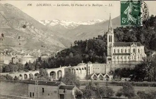 Ak Lourdes Hautes Pyrénées, Grotte, Piscines, Basilique