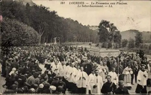 Ak Lourdes Hautes Pyrénées, Procession aux Piscines, Saint-Sacrement
