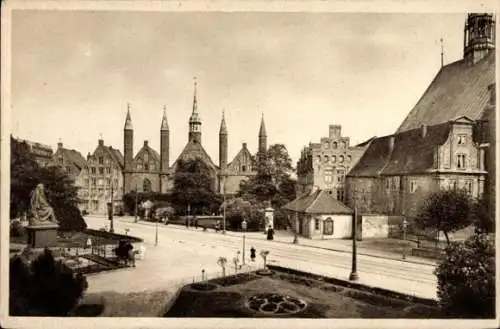 Ak Lübeck in Schleswig Holstein, Heiligen-Geist-Hospital und Geibelplatz