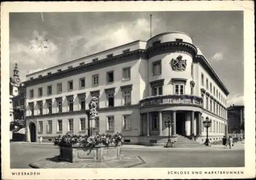 Ak Wiesbaden in Hessen, Schloss, Marktbrunnen