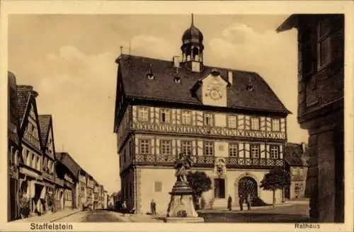 Ak Bad Staffelstein am Main Oberfranken, am Rathaus, Denkmal