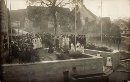 Foto Ak ? Mittelfranken, Kommunion, Kirchplatz