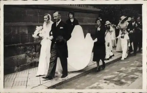 Foto Ak Strasbourg Straßburg Elsass Bas Rhin, Hochzeit, Brautpaar, Hochzeitsgesellschaft