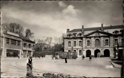 Ak Maubeuge Nord, Place de la Grisoelle et la Perle de Mons