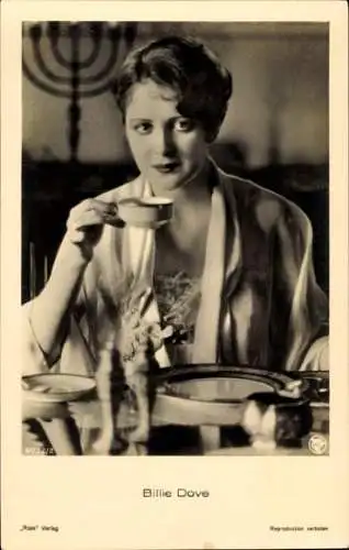 Ak Schauspielerin Billie Dove, Portrait, Teetasse