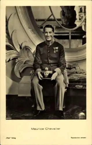 Ak Schauspieler Maurice Chevalier, Portrait, Uniform