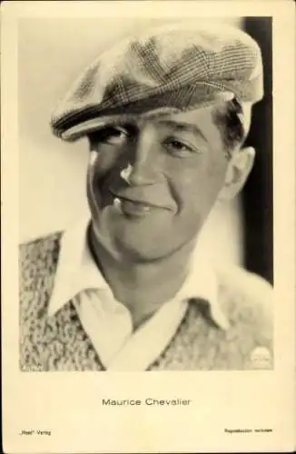 Ak Schauspieler Maurice Chevalier, Portrait, Kappe