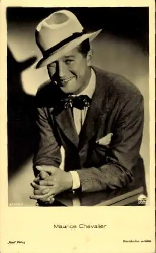 Ak Schauspieler Maurice Chevalier, Portrait, Hut