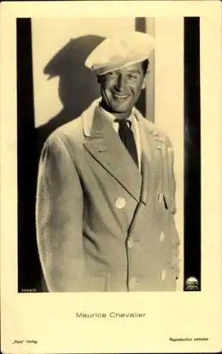 Ak Schauspieler Maurice Chevalier, Portrait, Kappe