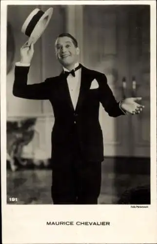 Ak Schauspieler Maurice Chevalier, Portrait, Hut