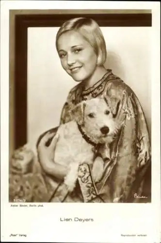 Ak Schauspielerin Lien Deyers, Portrait, Hund