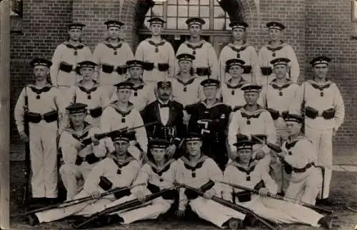 Foto Ak Deutsche Marinesoldaten in Uniformen, Admiral, Kaiserzeit