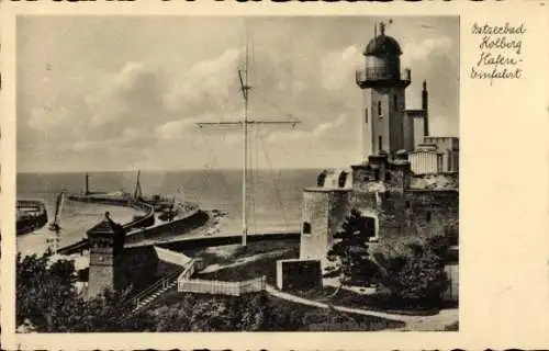 Ak Kołobrzeg Ostseebad Kolberg Pommern, Hafeneinfahrt, Leuchtturm