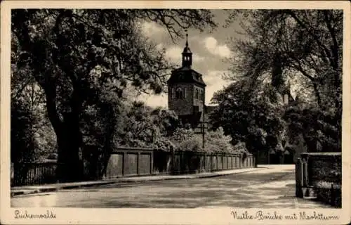 Ak Luckenwalde,Nuthe Brücke mit Blick auf den Marktturm