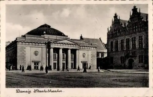 Ak Gdańsk Danzig, Blick auf einen Platz und das Staatstheater, Eingang