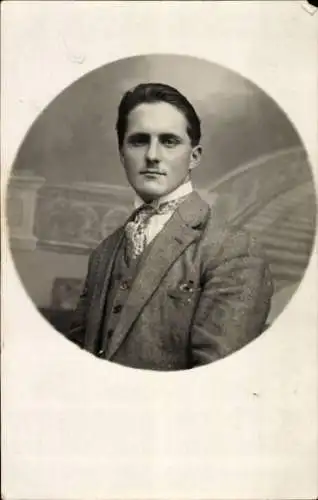 Foto Ak Sainte Sainte Marie aux Mines Markirch Elsass Haut Rhin, Mann im Anzug, Portrait