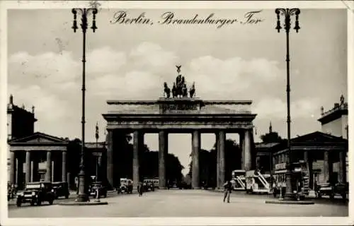 Ak Berlin Mitte, Brandenburger Tor, Fahrzeuge, Bus