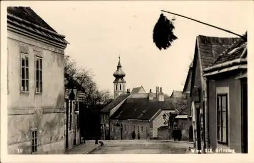 Ak Wien 19. Döbling Grinzing, Straßenpartie, Kirchturm, Gastwirtschaft