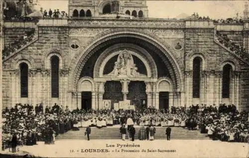 Ak Lourdes Hautes Pyrénées, Procession du Saint-Sacrement