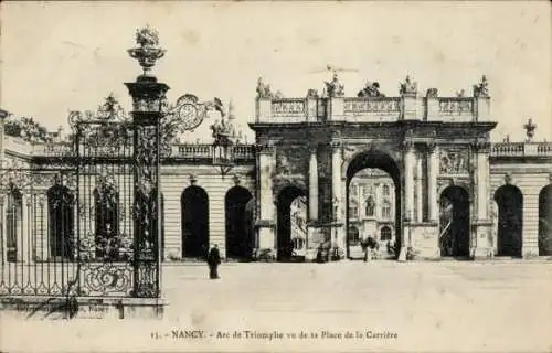Ak Nancy Meurthe et Moselle, Arc de Triomphe, Blick vom Platz de la Carriere