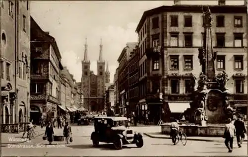 Ak Würzburg am Main Unterfranken, Domstraße, Dom, Brunnen, Fahrrad, Autos