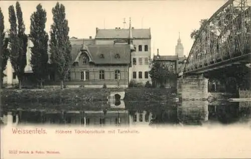 Ak Weißenfels an der Saale, Höhere Töchterschule mit Turnhalle, Brücke