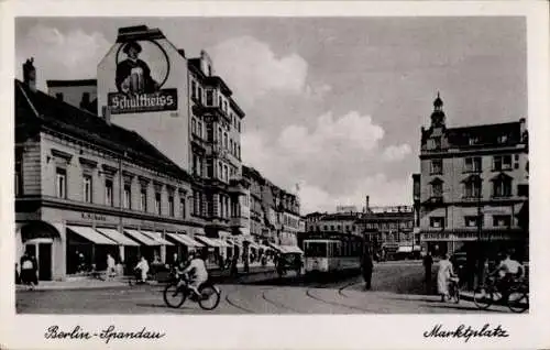 Ak Berlin Spandau, Marktplatz, Straßenbahn, Fassadenreklame Schultheiss Bier