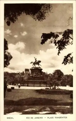 Ak Rio de Janeiro Brasilien, Platz Tiradentes, Denkmal