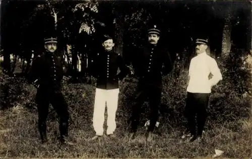 Foto Ak Französische Soldaten in Uniformen